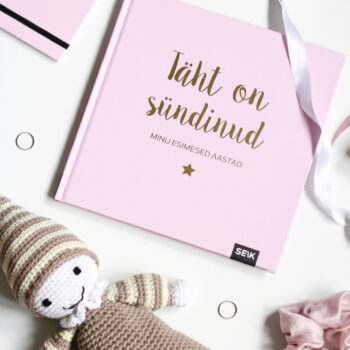 Beebiraamat "Täht on sündinud - minu esimesed aastad" (roosa)