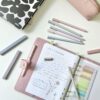 Happy pens - Evidenzia le tue avventure con colori pastello (6 pz) - immagine 8