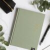 Happy Calendar planner 2027 (A5) - verde salvia